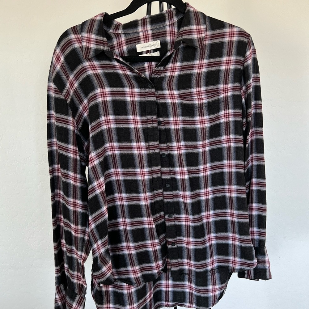 TREASURE AND BOND TOP